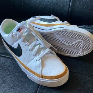 Nike Court Legacy Sneakers